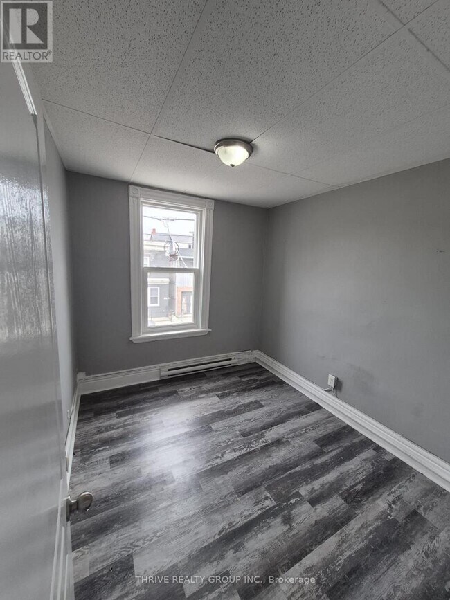 Building Photo - 259 Clarence St