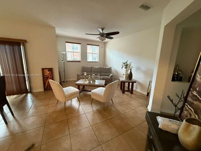 Foto del edificio - 8800 NW 107 Ct