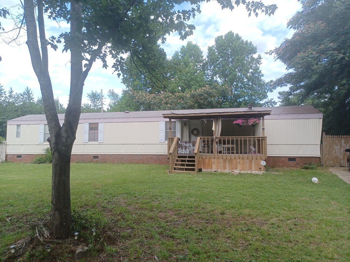 Primary Photo - 251 Stoney Point Rd