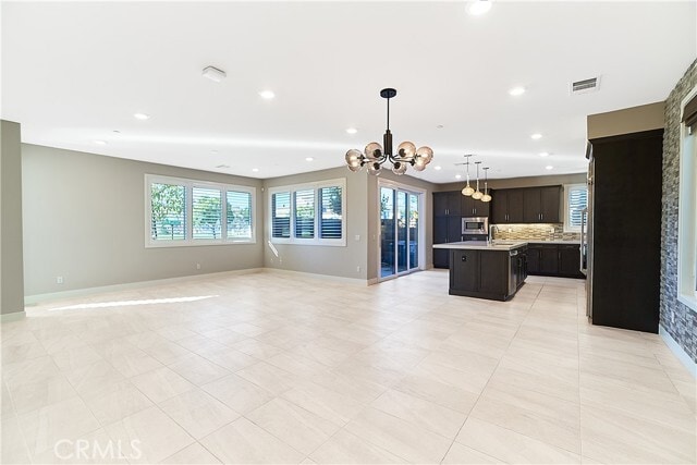 Building Photo - 6 Transport