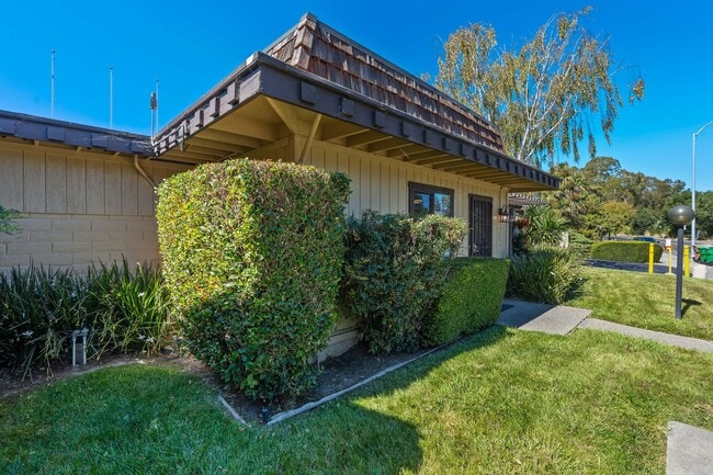 Foto del edificio - Unique 2 Bedroom, 1 Bath Stand-Alone House...
