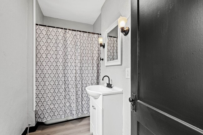 Building Photo - Stunning 2 bedroom home in Homestead available August 1!