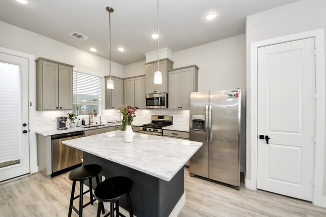 Foto del edificio - 9017 Lonestar Creekbend Ln