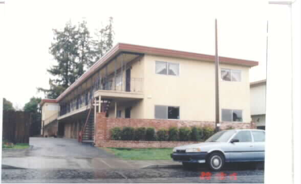 Building Photo - 238 Roosevelt Ave