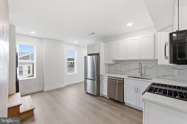 Photo - 213 Hermitage St Townhome