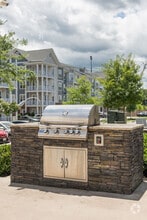 Building Photo - Commonwealth Apartments