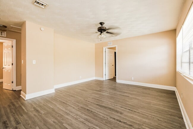 Building Photo - 331 SW 11th Ave