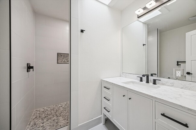 Foto del edificio - 13062 Trail Hollow Dr