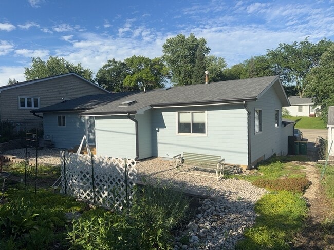 Building Photo - 3829 Eastway Dr