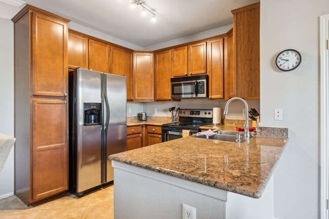 Building Photo - Furnished one bedroom with garage