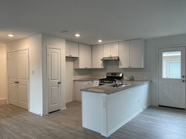 Building Photo - Single family home for rent