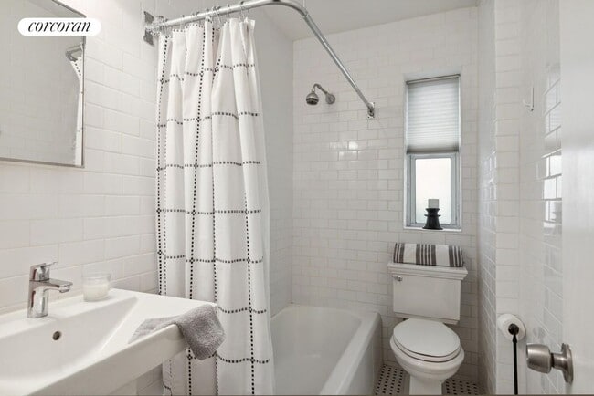 Foto del edificio - 29 W 64th St
