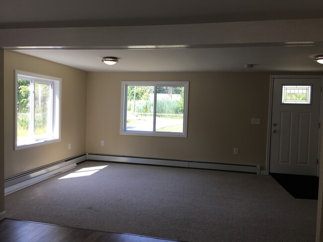 Building Photo - 94 Maple Dr