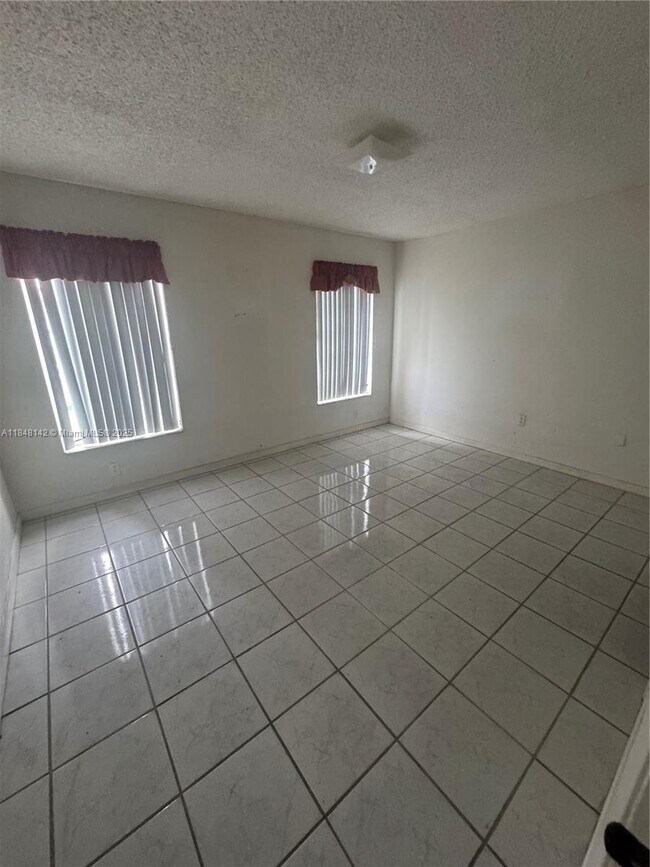 Foto del edificio - 9824 SW 123rd Ter