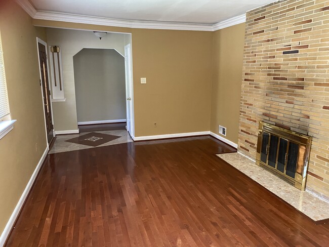 Building Photo - 9503 Hale Pl