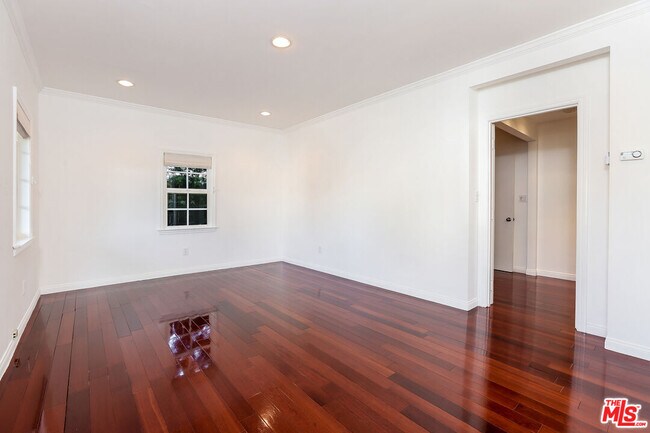 Foto del edificio - 252 Hampton Dr