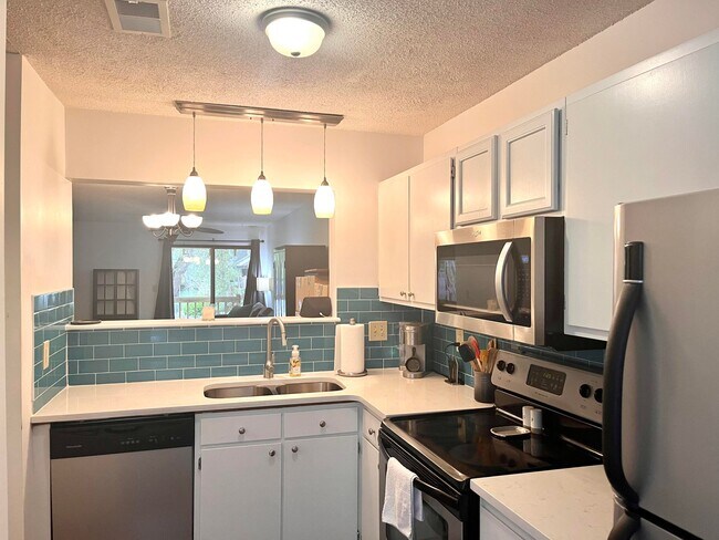 Foto del edificio - 1130 Silent Harbor Ct