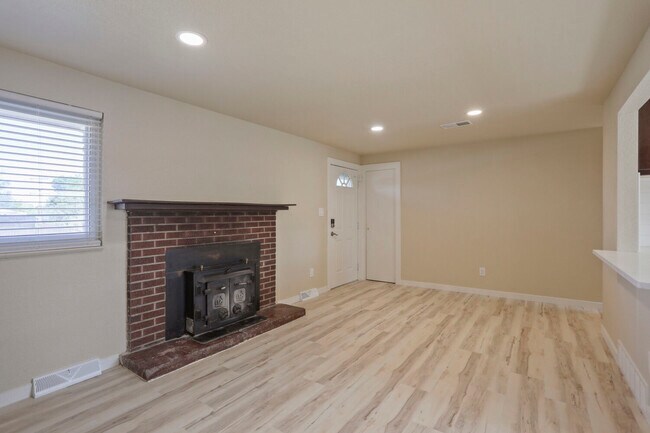 Building Photo - 8063 Wyandot St