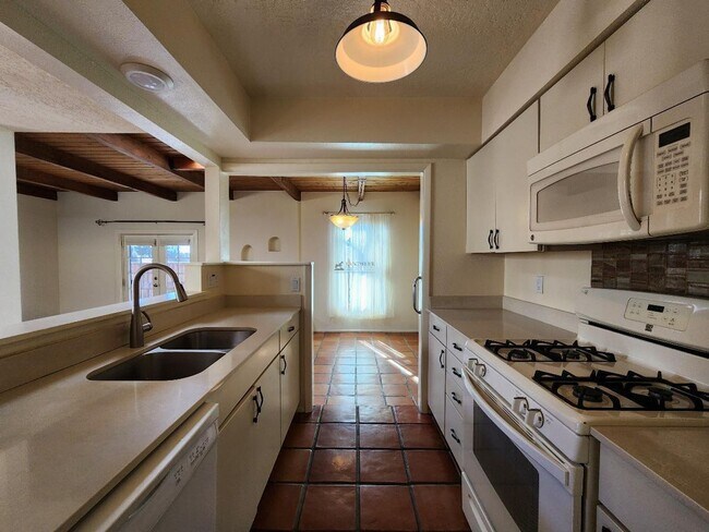 Building Photo - 3073 Plaza Blanca