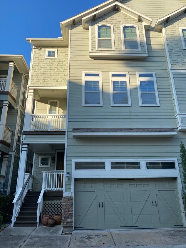 Foto principal - 1220 Hobbs Reach Ln