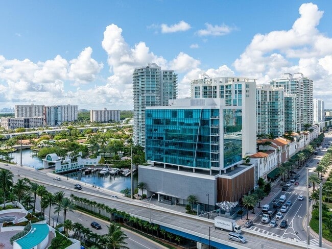 Building Photo - 16699 Collins Ave