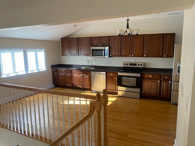 Building Photo - 58 Mahopac Ave