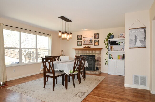 Foto del edificio - 7012 Hillock Dr