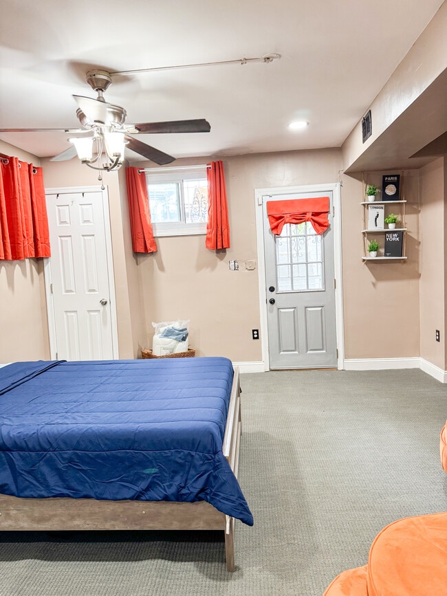 New Carpet, King Size Bed - 134 Mississippi Ave SE