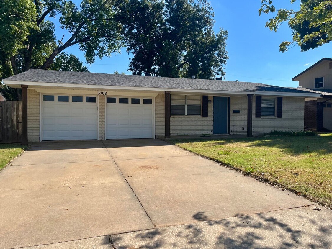 Primary Photo - Beautiful Remodeled 4 bed 2 bath!