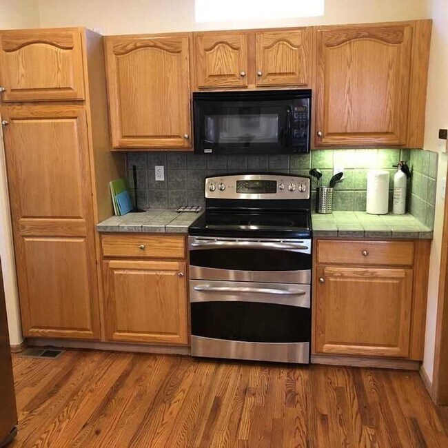 Foto del edificio - Luxury four bed four bath patio home avail...