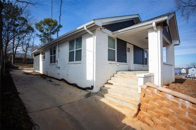 Building Photo - 1401 Boulevard SE