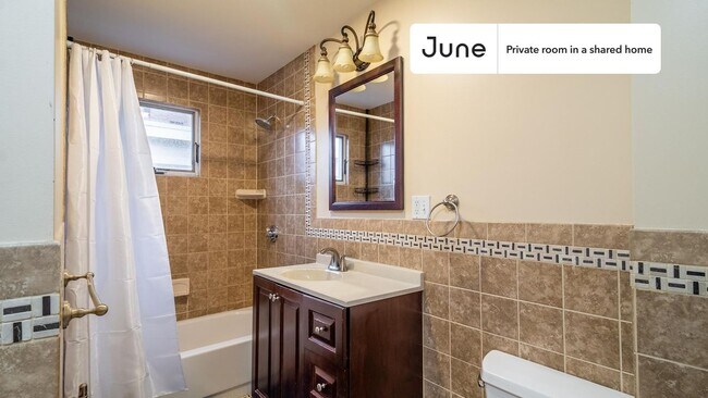 Foto del edificio - Room in Shared 5 bed/1 bath home