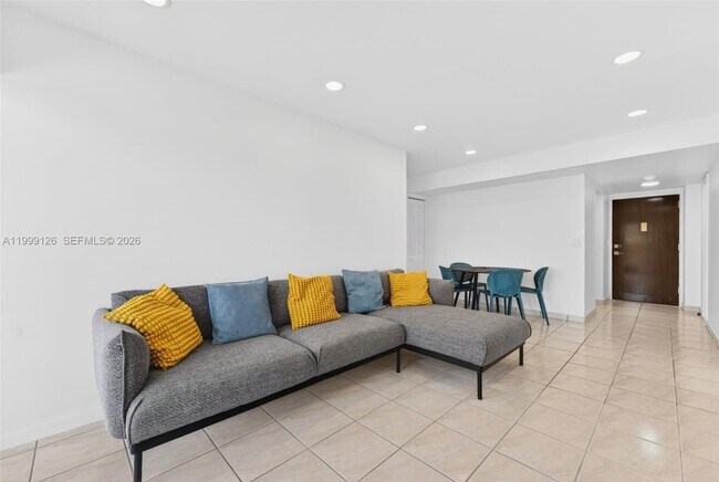 Foto del edificio - 8250 Byron Ave