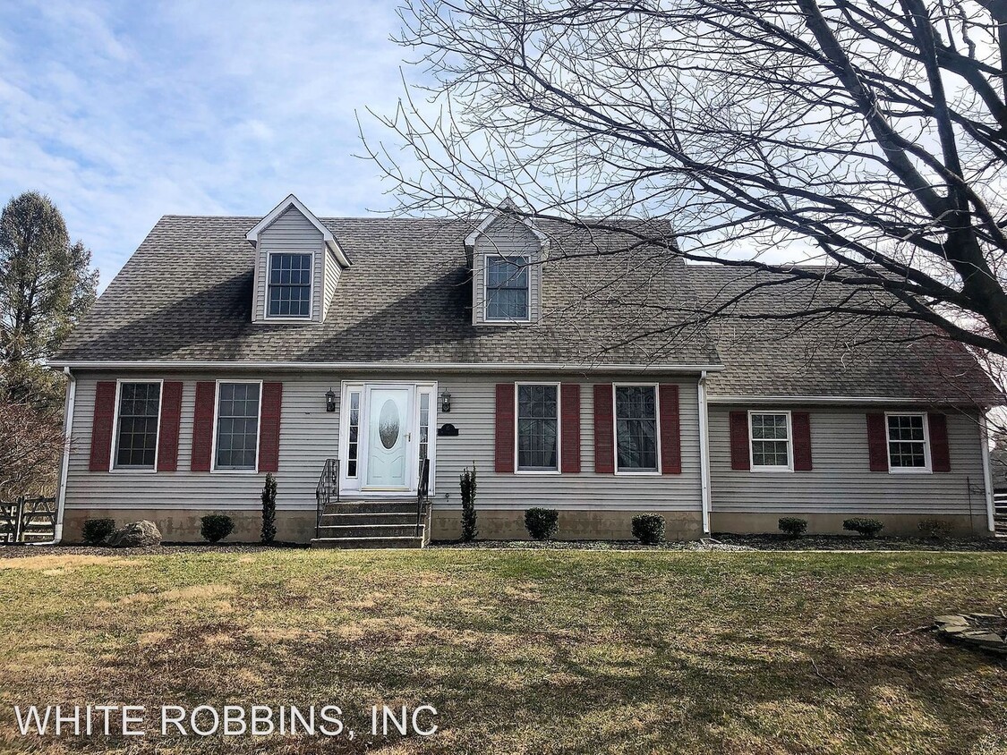 Primary Photo - 5 br, 2.5 bath House - 15 Harris Circle