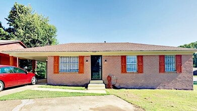Building Photo - 150 Maxwell Dr