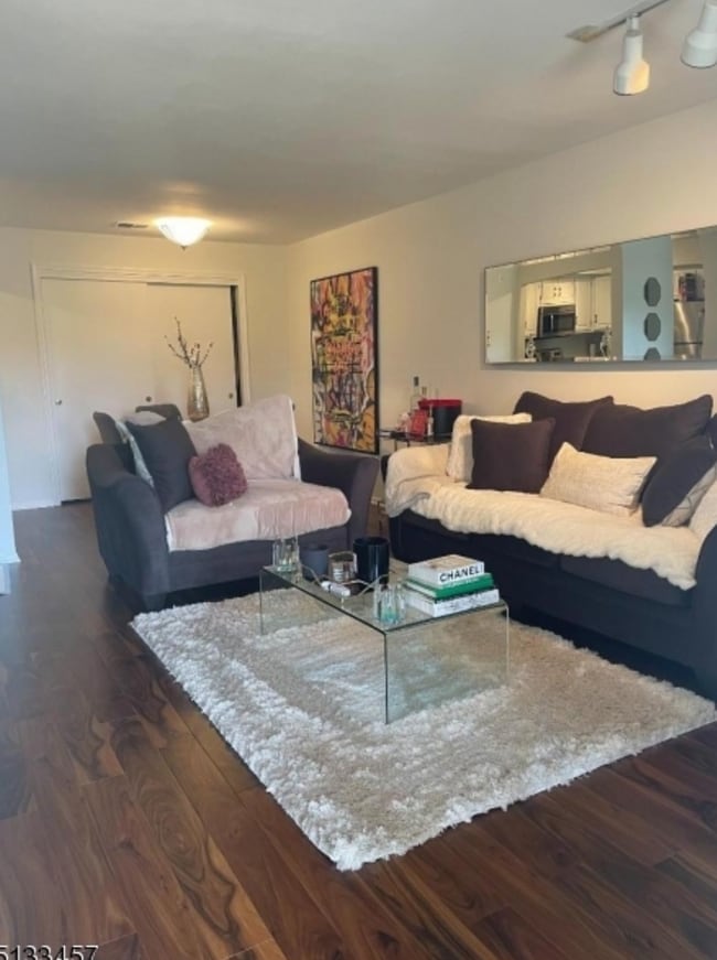 Foto del edificio - 5 Spruce Ct