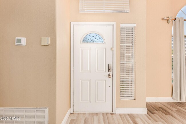 Foto del edificio - 1110 N Aspen Dr