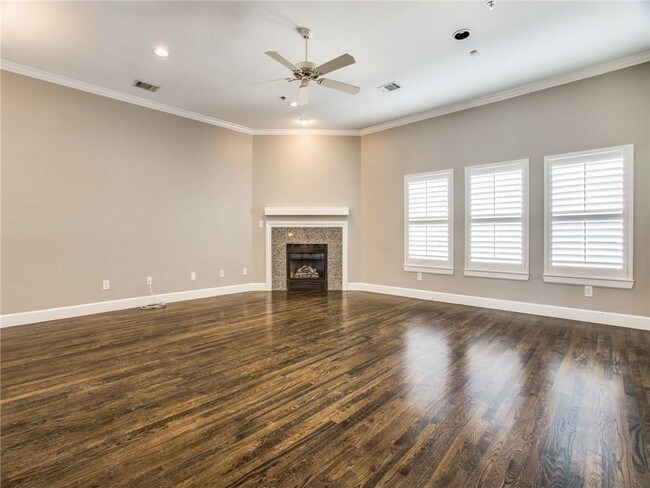 Building Photo - 2821 Parmer Ave