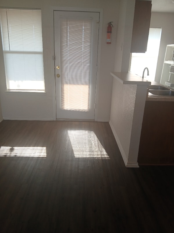 Foto del edificio - 5804 Redstone Dr