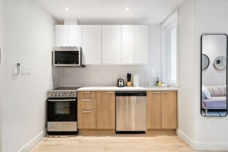 Building Photo - 3722 Av. Laval