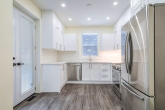 Building Photo - 8 Draper St