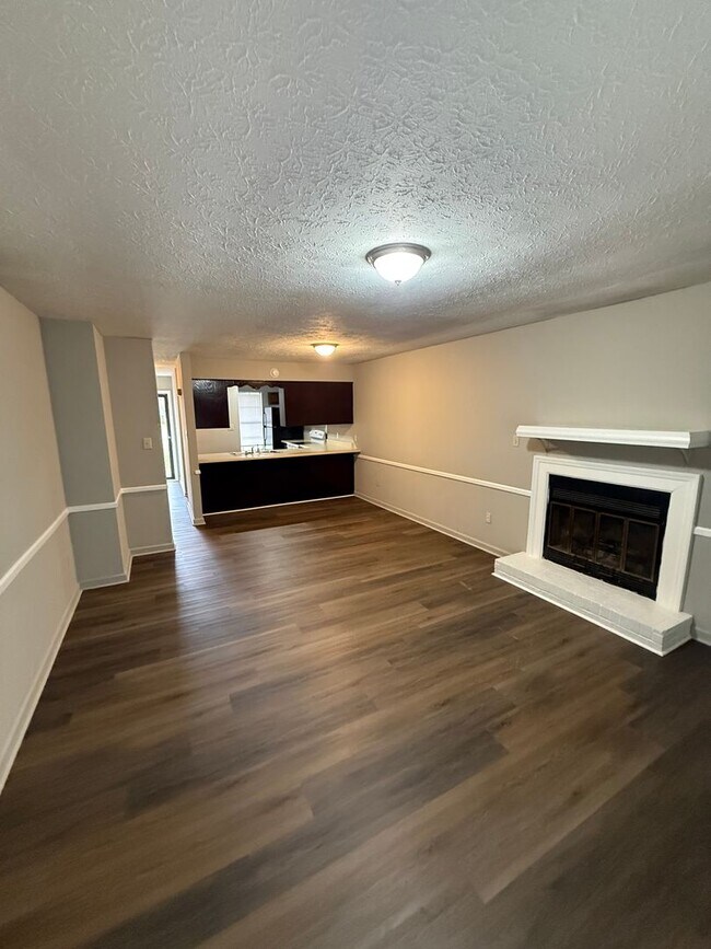 Foto del edificio - 118 Creekwood Ave