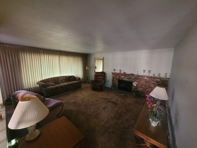 Building Photo - 6437 Triton Dr