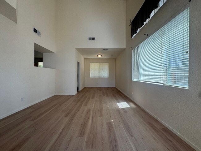 Building Photo - Beautiful 4BD, 2.5BA Home in a Great Location!