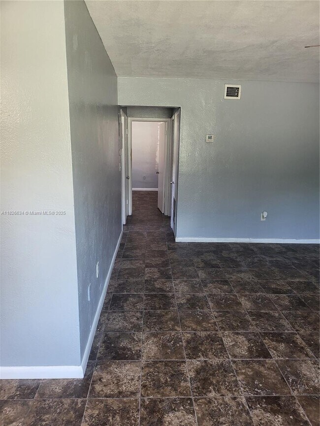 Foto del edificio - 1352 NE 116th St