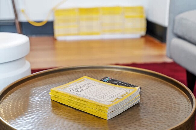 Building Photo - 1708 W Waveland Ave