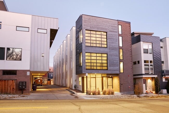 Building Photo - 3024-3024 Zuni St