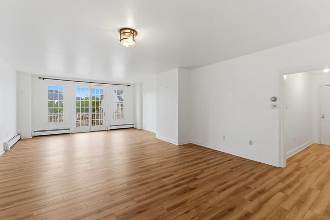 Building Photo - 204 Shearwater Ct W