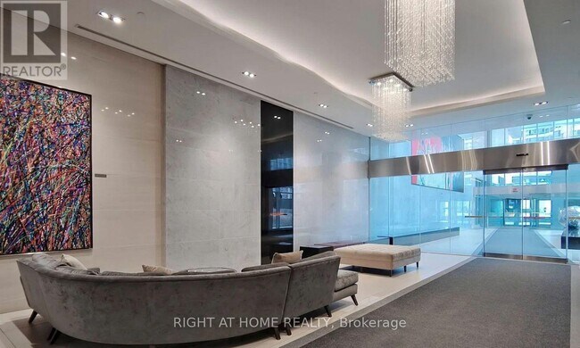 Building Photo - 386 Yonge St