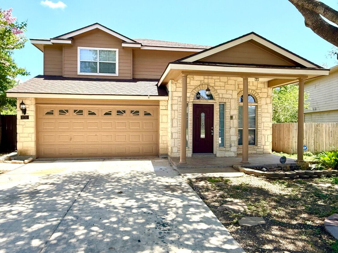 Foto principal - AVAILABLE NOW! Two Story 4 Bedroom / 2.5 B...